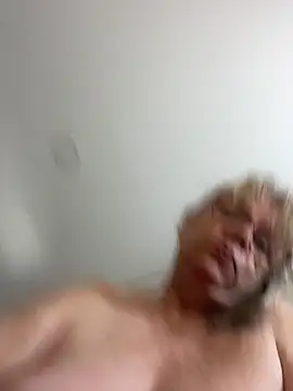 slutgold online show from February 12, 2025, 9:33 pm