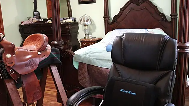 thornburyrose online show from February 28, 2025, 8:50 pm