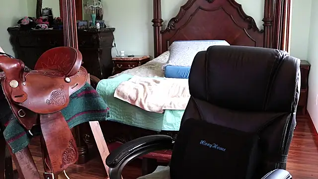 Snapshot of thornburyrose chatting on April 8, 2026, 5:36 pm thornburyrose online show from April 8, 2026, 5:36 pm