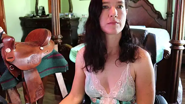 Snapshot of thornburyrose chatting on May 3, 2026, 4:21 pm thornburyrose online show from May 3, 2026, 4:21 pm
