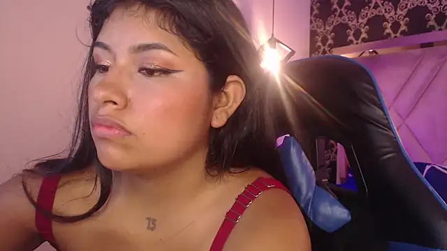 ChantalPetit online show from May 13, 2026, 7:32 pm