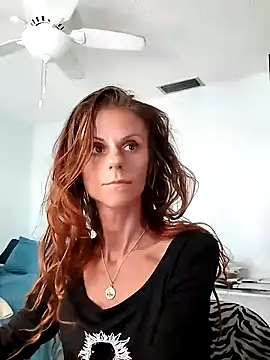 Scarlettishere online show from November 9, 2025, 3:16 pm