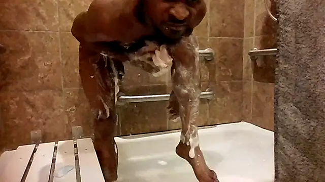 Maculine Stayr online show from October 5, 2025, 9:33 am