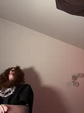 Snapshot of Weeissy chatting on December 16, 2025, 8:35 pm Weeissy online show from December 16, 2025, 8:35 pm