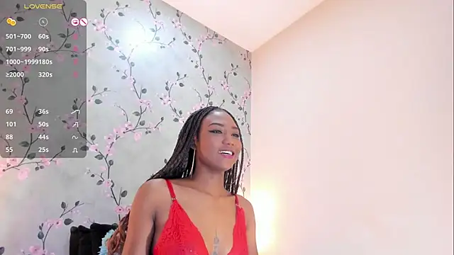 Snapshot of EmmySweett chatting on April 28, 2026, 8:13 pm EmmySweett online show from April 28, 2026, 8:13 pm