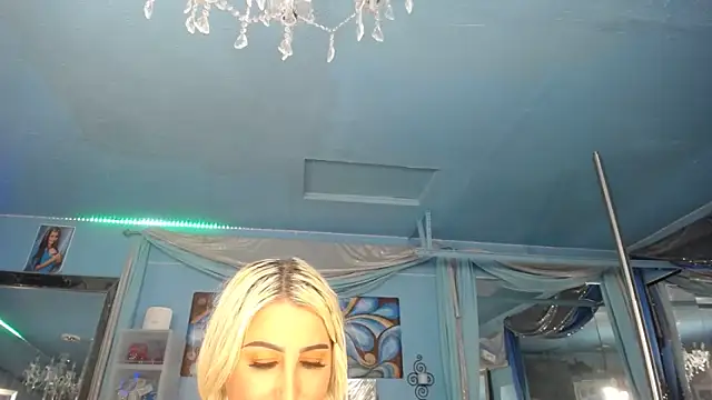 ADRIANNA FOX online show from May 26, 2026, 3:37 am