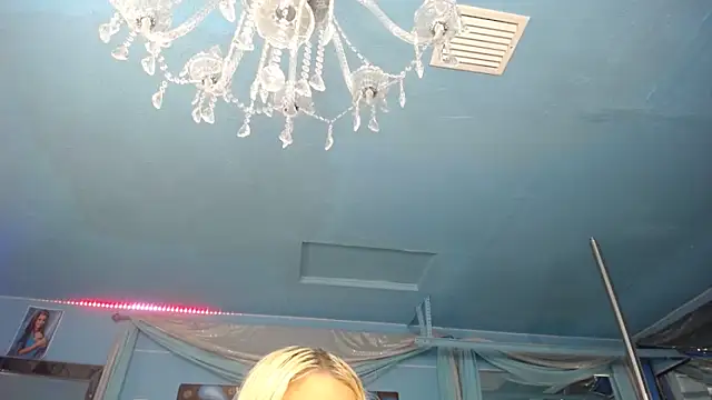 ADRIANNA FOX online show from May 29, 2026, 9:10 pm