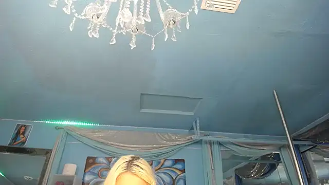 ADRIANNA FOX online show from May 25, 2026, 6:23 am