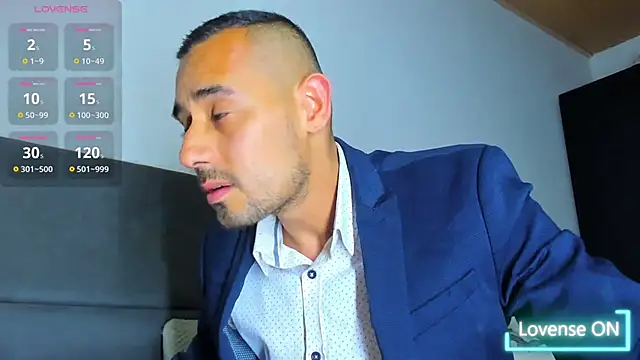 jhonyalzate2 online show from November 28, 2025, 3:17 am