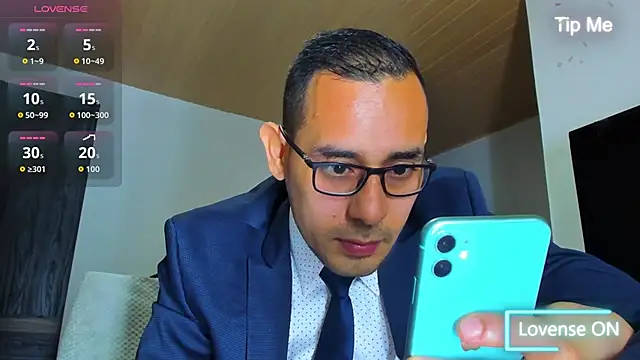 jhonyalzate2 online show from October 22, 2025, 2:11 am