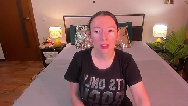 Snapshot of CatherineWalls chatting on July 4, 2026, 2:51 am CatherineWalls online show from July 4, 2026, 2:51 am