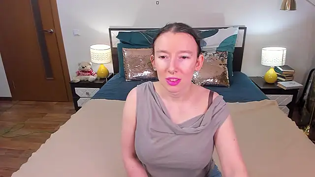 CatherineWalls online show from February 8, 2026, 4:21 am