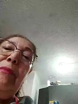 Snapshot of Vicky_Rosse chatting on April 28, 2026, 4:55 pm Vicky Rosse online show from April 28, 2026, 4:55 pm