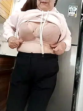 Snapshot of Vicky_Rosse chatting on February 21, 2026, 8:22 pm Vicky Rosse online show from February 21, 2026, 8:22 pm