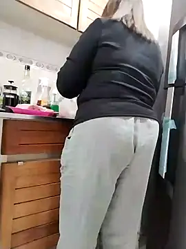 Snapshot of Vicky_Rosse chatting on February 18, 2026, 8:27 pm Vicky Rosse online show from February 18, 2026, 8:27 pm