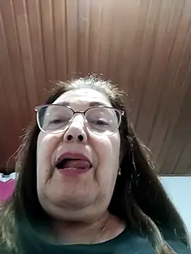 Snapshot of Vicky_Rosse chatting on March 3, 2026, 12:39 am Vicky Rosse online show from March 3, 2026, 12:39 am