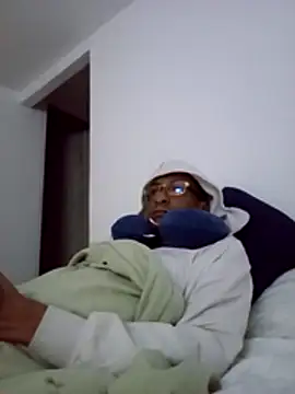 Snapshot of mellow_smoke chatting on January 18, 2026, 10:29 am mellow smoke online show from January 18, 2026, 10:29 am