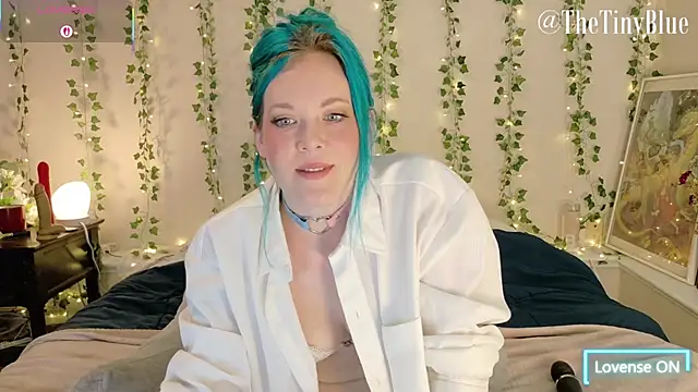 Snapshot of thetinyblue chatting on February 25, 2026, 5:46 pm thetinyblue online show from February 25, 2026, 5:46 pm