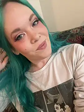 Snapshot of thetinyblue chatting on February 9, 2025, 5:11 pm thetinyblue online show from February 9, 2025, 5:11 pm