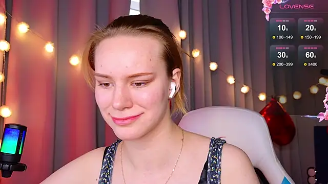 Snapshot of Ramona___ chatting on February 4, 2025, 12:44 pm Ramona online show from February 4, 2025, 12:44 pm