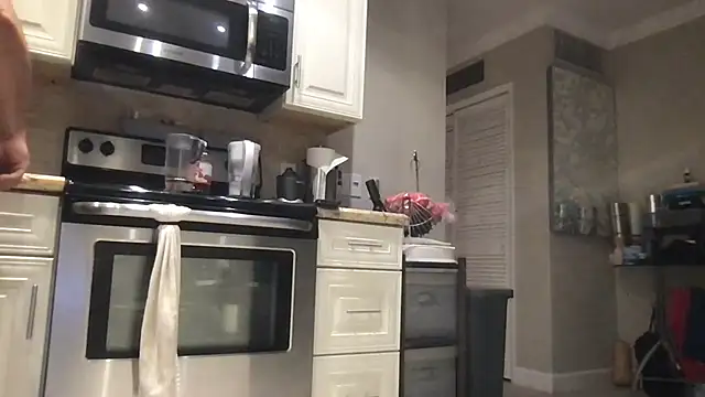 Snapshot of BigGuyMuscle chatting on December 16, 2025, 10:03 pm BigGuyMuscle online show from December 16, 2025, 10:03 pm