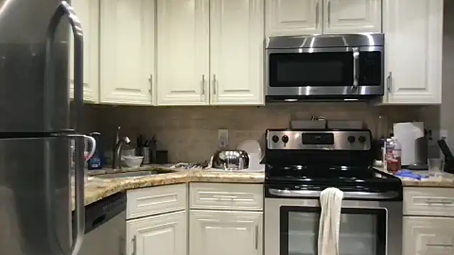 Snapshot of BigGuyMuscle chatting on December 3, 2025, 10:31 pm BigGuyMuscle online show from December 3, 2025, 10:31 pm