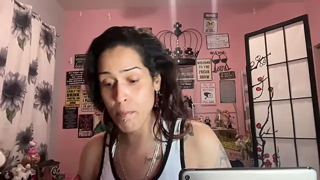 Snapshot of latinacubana chatting on January 31, 2025, 4:47 am latinacubana online show from January 31, 2025, 4:47 am