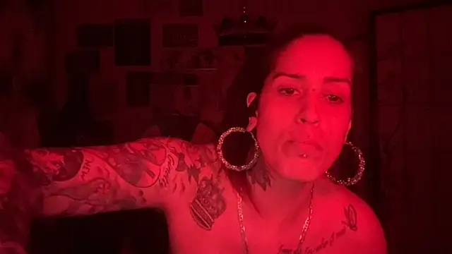 Snapshot of latinacubana chatting on May 22, 2026, 8:23 am latinacubana online show from May 22, 2026, 8:23 am