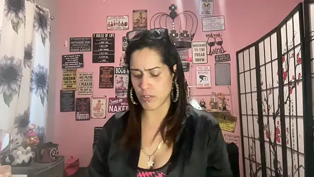 Snapshot of latinacubana chatting on February 17, 2025, 11:22 pm latinacubana online show from February 17, 2025, 11:22 pm