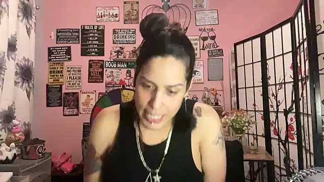 Snapshot of latinacubana chatting on February 1, 2025, 7:15 am latinacubana online show from February 1, 2025, 7:15 am