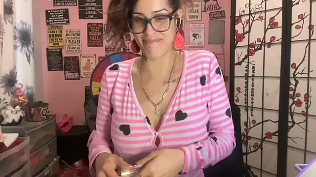 Snapshot of latinacubana chatting on February 15, 2025, 1:16 pm latinacubana online show from February 15, 2025, 1:16 pm