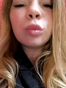 Zuli Kiska online show from November 12, 2025, 11:19 pm