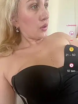 Snapshot of YourBlondee chatting on May 7, 2026, 4:06 am YourBlondee online show from May 7, 2026, 4:06 am