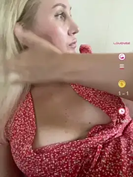 YourBlondee online show from July 14, 2026, 2:05 am