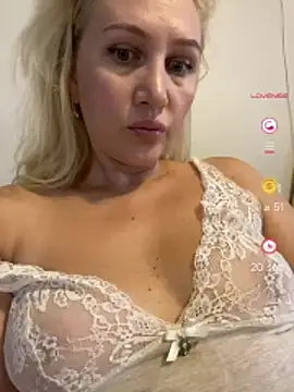 YourBlondee online show from July 11, 2026, 1:39 am