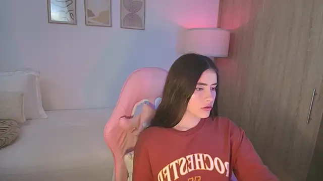 iriswest  online show from October 8, 2025, 11:38 pm