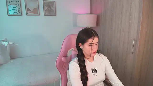 iriswest  online show from September 11, 2025, 9:26 pm