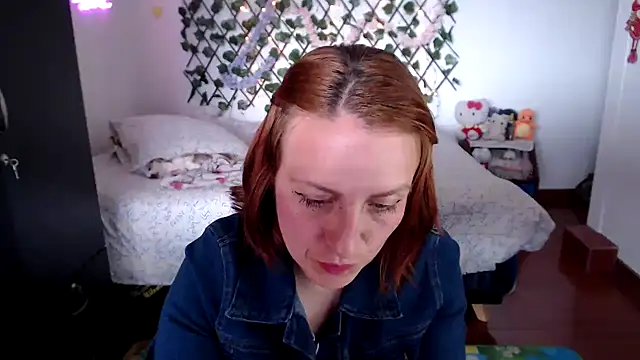 kittykalor09 online show from February 8, 2026, 10:18 pm