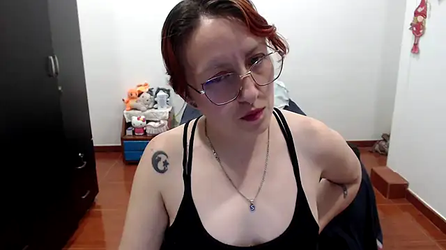 kittykalor09 online show from January 7, 2026, 4:28 am