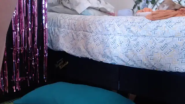 kittykalor09 online show from February 16, 2026, 3:32 pm