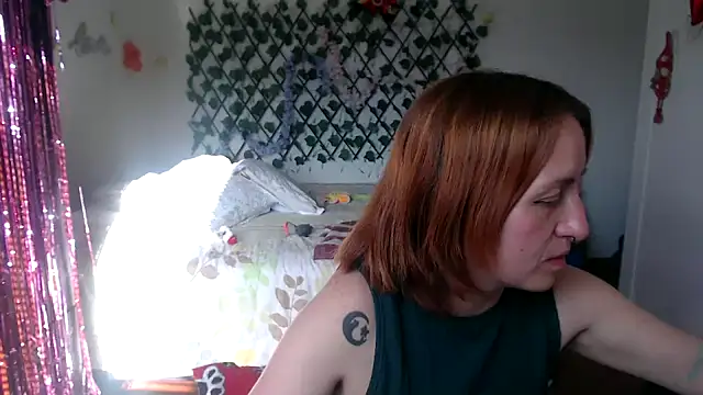 kittykalor09 online show from February 18, 2026, 9:44 pm