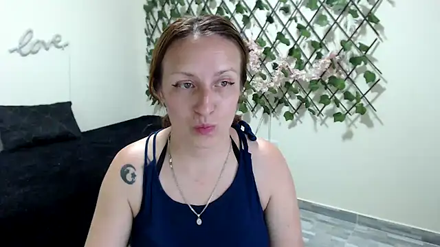 kittykalor09 online show from May 15, 2026, 11:47 pm