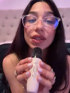 Snapshot of LoveLillyy chatting on February 28, 2025, 9:23 pm LoveLillyy online show from February 28, 2025, 9:23 pm