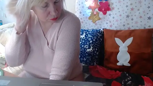 QueenLana online show from February 16, 2026, 7:51 am