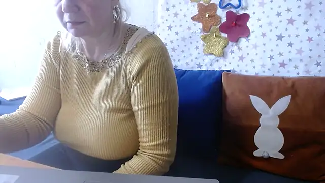 Snapshot of QueenLana chatting on April 23, 2026, 12:29 pm QueenLana online show from April 23, 2026, 12:29 pm