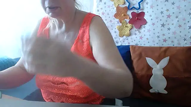 Snapshot of QueenLana chatting on April 20, 2026, 7:00 am QueenLana online show from April 20, 2026, 7:00 am