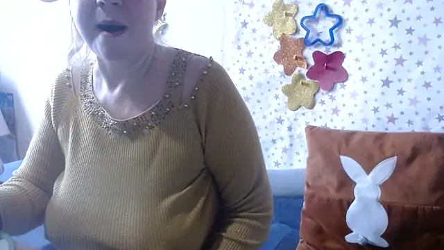 QueenLana online show from April 13, 2026, 5:11 am