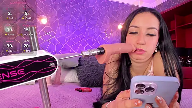 danaythamara1 online show from November 4, 2025, 7:23 am