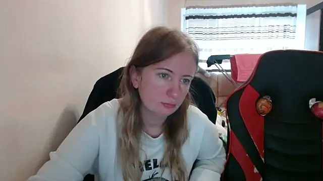 PeterAndJen online show from October 6, 2025, 7:09 am