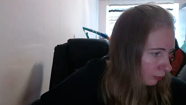 PeterAndJen online show from September 21, 2025, 7:57 am